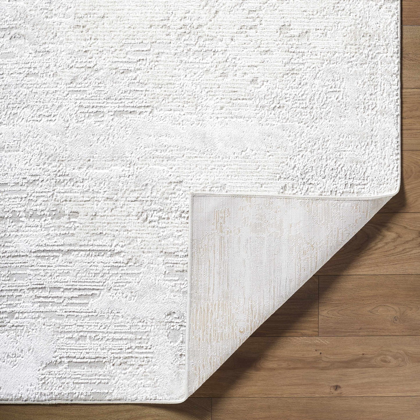 Coastal area rug complementing natural wood and white décor in a relaxed seaside hom